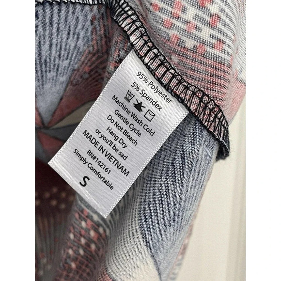 LuLaRoe Irma Blouse Size Small NEW - Picture 3 of 6